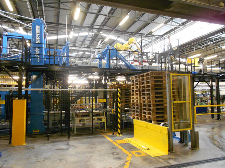 AUTOMATIC PALLETIZERS MOVING PALLET TYPE